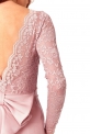 Długa sukienka wieczorowa z kokardą z tyłu - Goddiva pudrowo różowa- 987
