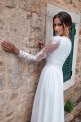 Długa zwiewna suknia na wesele | sukienka z długim koronkowym rękawem Luna karmelowa
