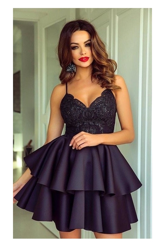 Czarna krótka sukienka z piankową spódnicą Leila