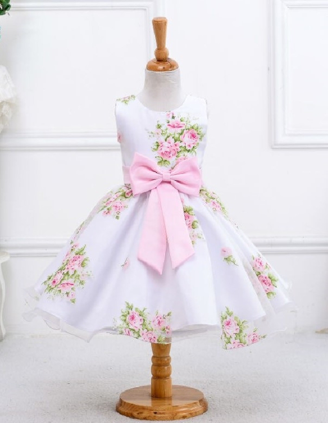 Kwiatowa sukienka dla dziewczynki