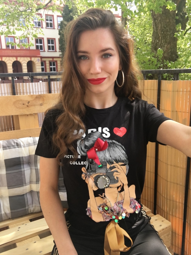 Zdobiona koszulka damska z napisem Paris