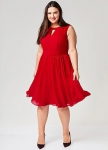 Szyfonowa sukienka plus size w czerwonym kolorze, Sheego