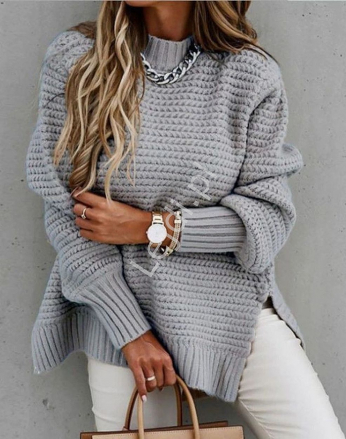 Sweter damski w zimowym klimacie khaki, ciepły sweter z białą śnieżynką