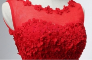 Czerwona suknia tiulowa z kwiatami 3D