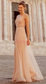 Tiulowa suknia wieczorowa w kolorze brzoskwiniowym 7369