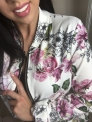 Biała bluza bomberka w kwiatowy wzór