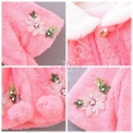 Różowe futerko dla dziewczynki z kwiatowymi haftami i perełkami